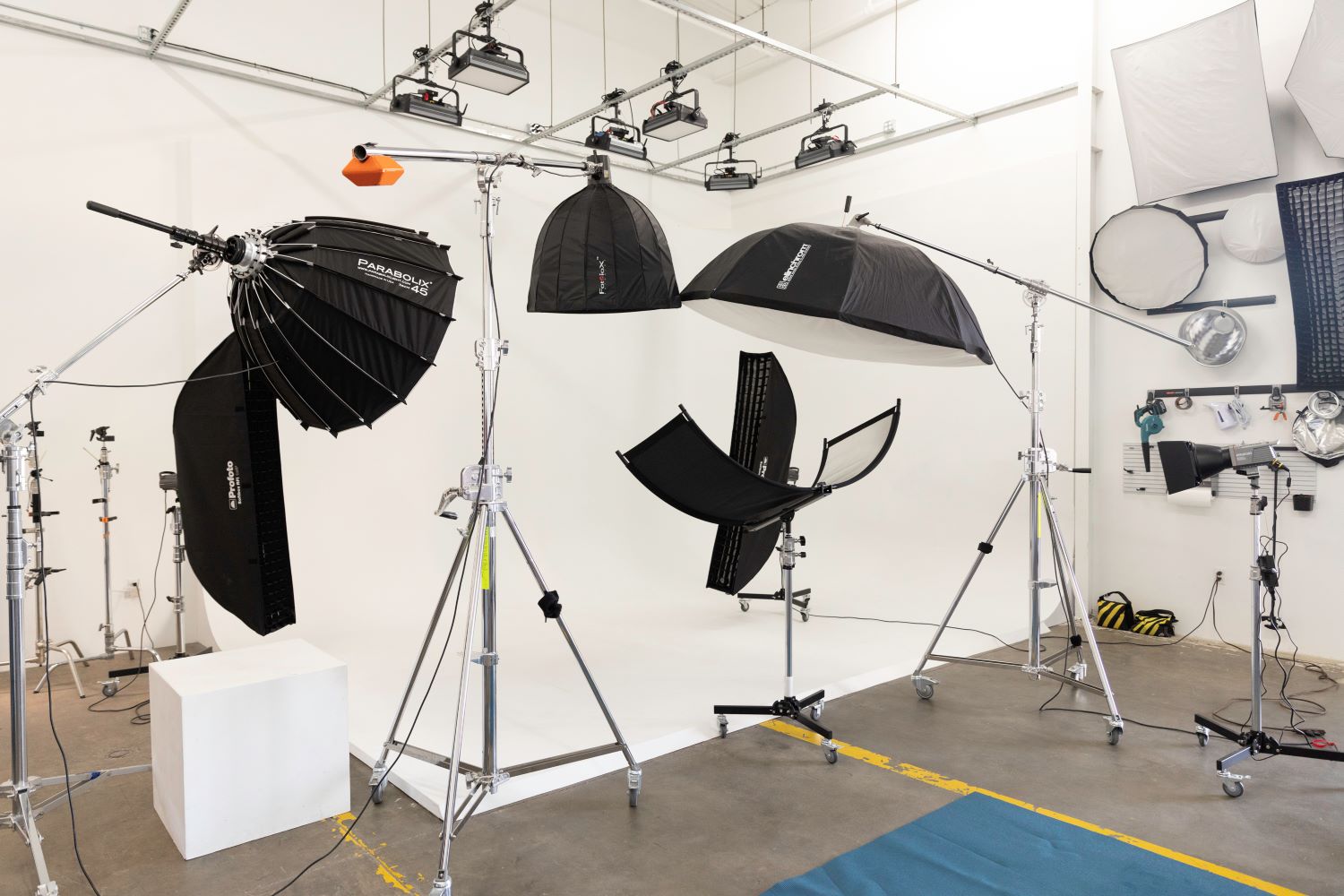 Ashkan Studios - wide angle of the studio floor